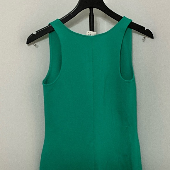 and now this Green V-Neck Sleeveless Ruffle Hem Midi Dress - XS - Picture 5 of 7